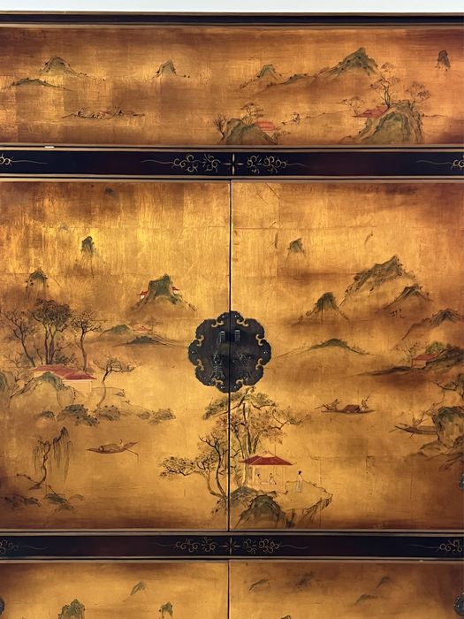 Вінтажна шафа в стилі Шинуазрі