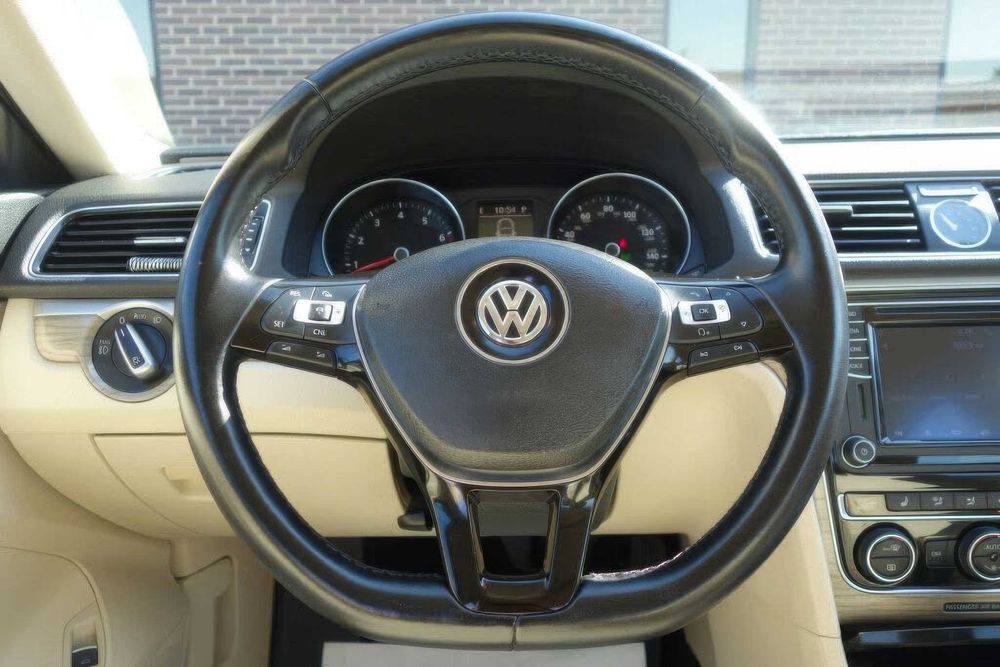 Volkswagen Passat SE      2016