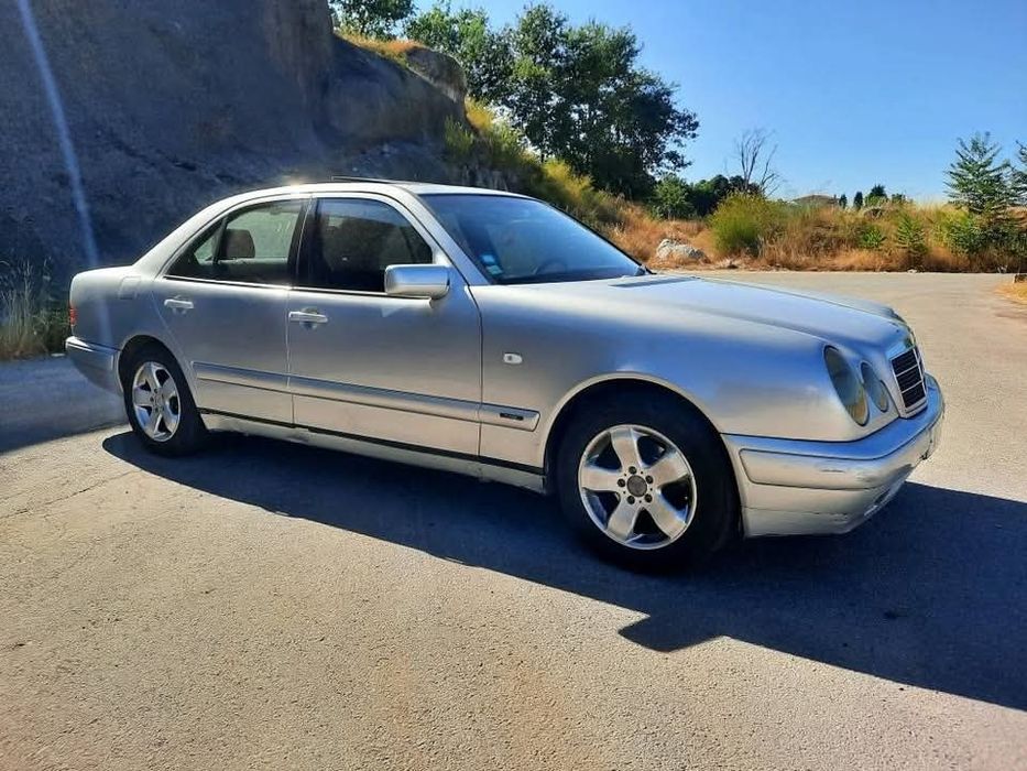 Mercedes-Benz E220