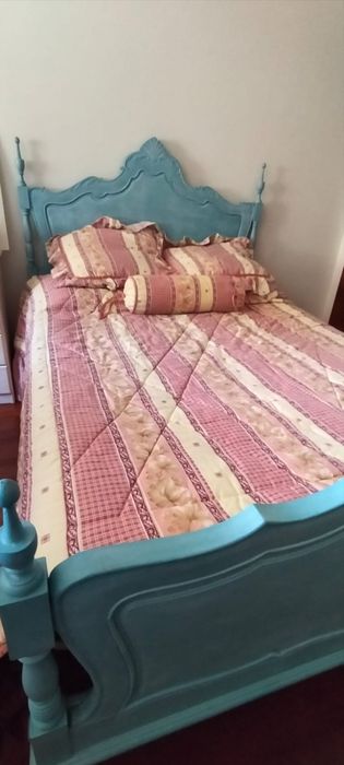 Cama de casal  antiga de madeira