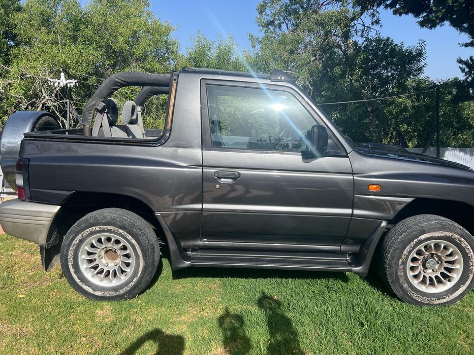 Mitsubishi pajero convertible