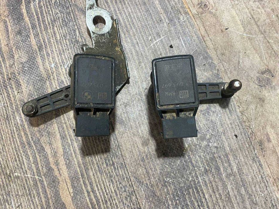 Датчик рівня положення кузова передній BMW E39 E38 1093698 / 1093697