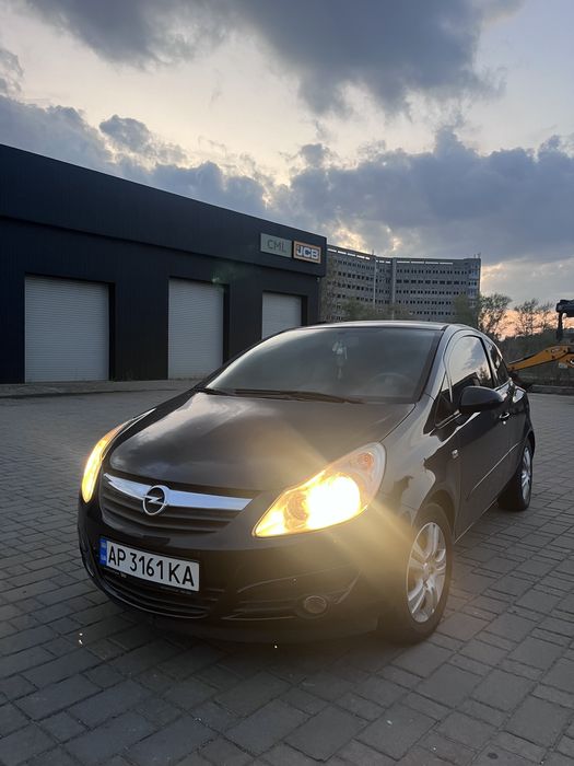 В продажі автомобіль опель корса Д