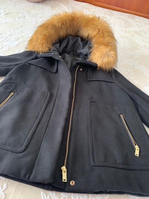 Casaco preto com capuz