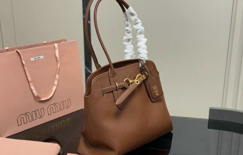 Piękna Skórzana Torebka Miu Miu! Dwa kolory czarna i brąz 41x31