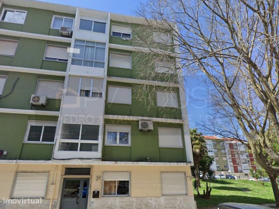 Apartamento T2 Benfica Rua Actriz Maria Matos n15 R/c
