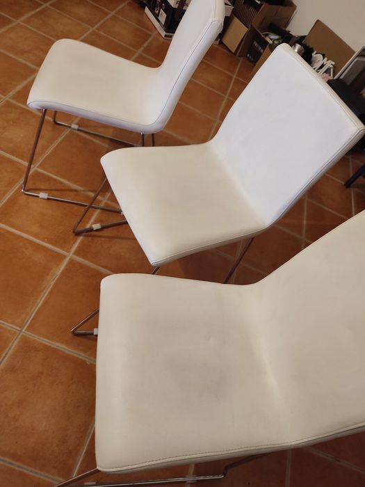 2 Cadeiras em napa branca