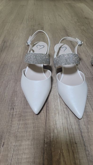 Продам босоніжки Нові!