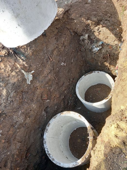 Копаем приямки под скважены,Сливные ямы.Септики