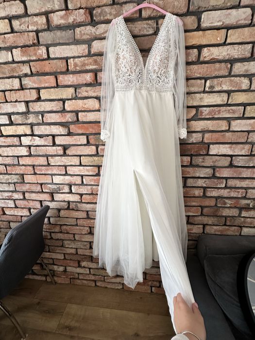 Suknia slubna z tiulowymi rekawkami