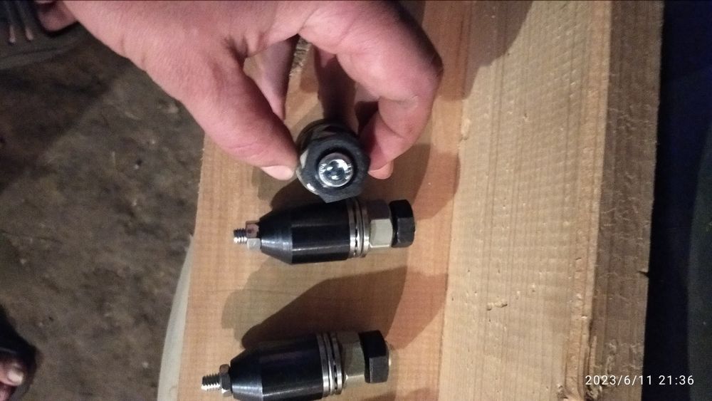 Закльопочник різьбовий