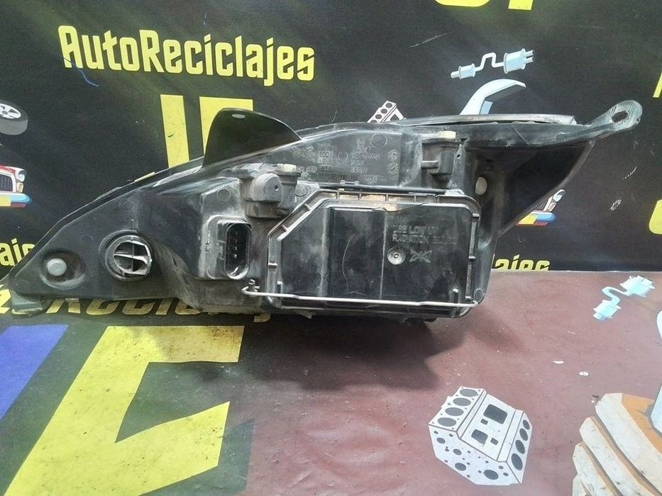 FAROL DIREITO FORD FOCUS TURNIER 1998