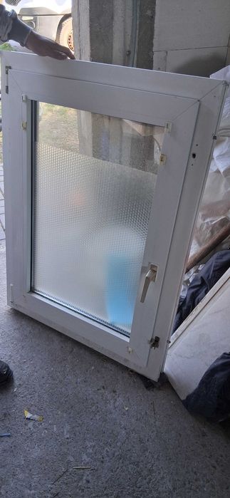 Sprzedam 2 okna plastikowe