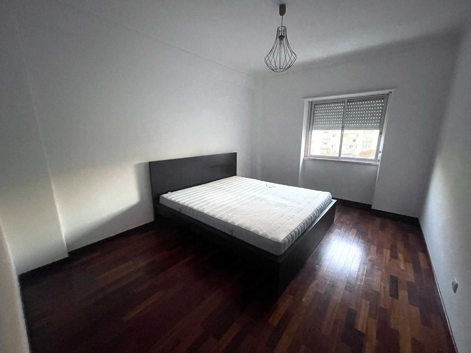 Quarto de casal em casa renovada Odivelas - tudo incluído