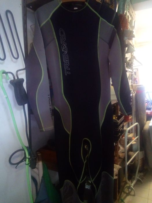 Fato de surfista  ,estado  novo tamanho M. 20eur.
