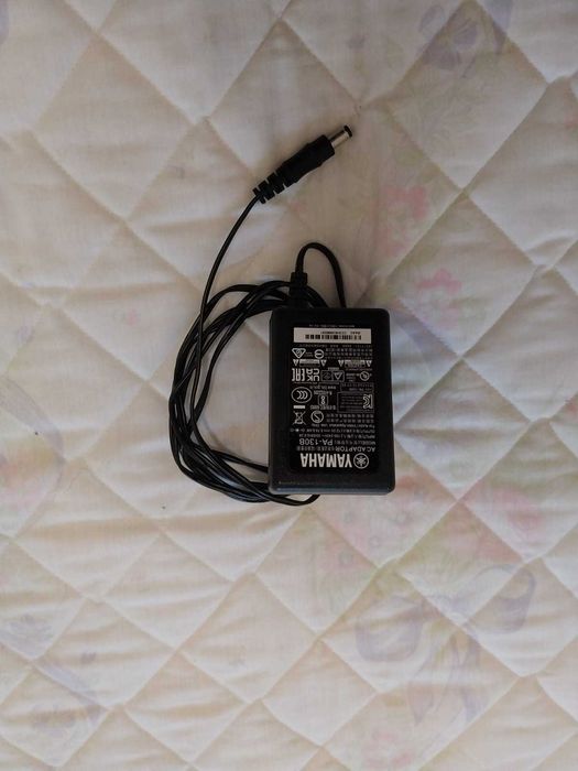 Yamaha PSR-E373 com stand e extras completos