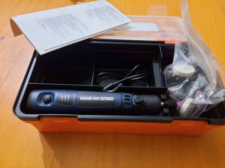 Акумуляторний міні-гравер (бормашина) у кейсі + великий набір насадок