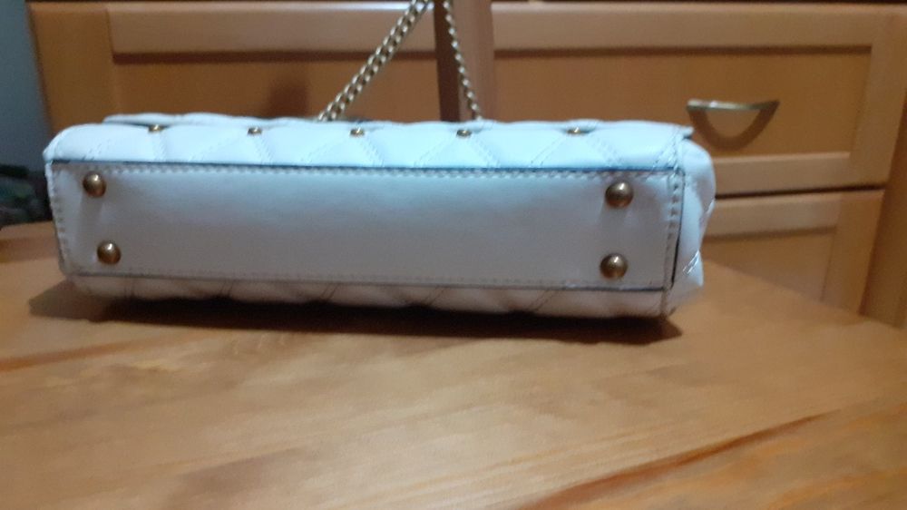 Mala beje de Mão e á Tiracolo ( GUESS  ) C/ Nova