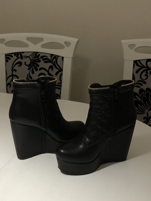 Ботильйони на платформі