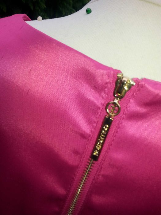 aramantowa sukienka bufki