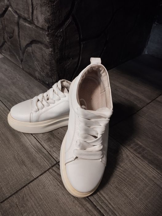 Продам шкіряні кеди 36р.))