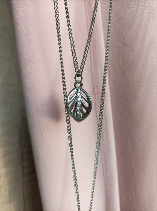 Bardzo długi naszyjnik