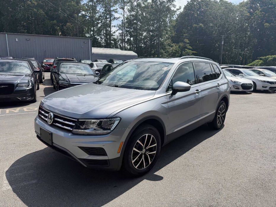 Volkswagen Tiguan      2021