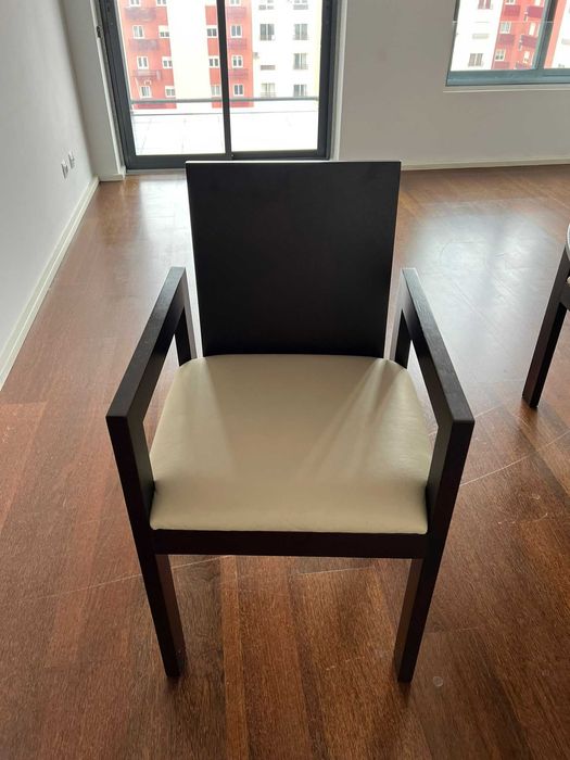 Mobiliário Sala de Estar em Carvalho Wengue