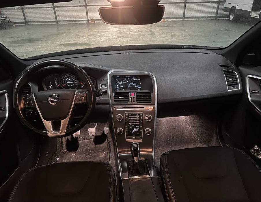 Volvo XC60 2.0 D4 Momentum 190CV a trabalhar e andar