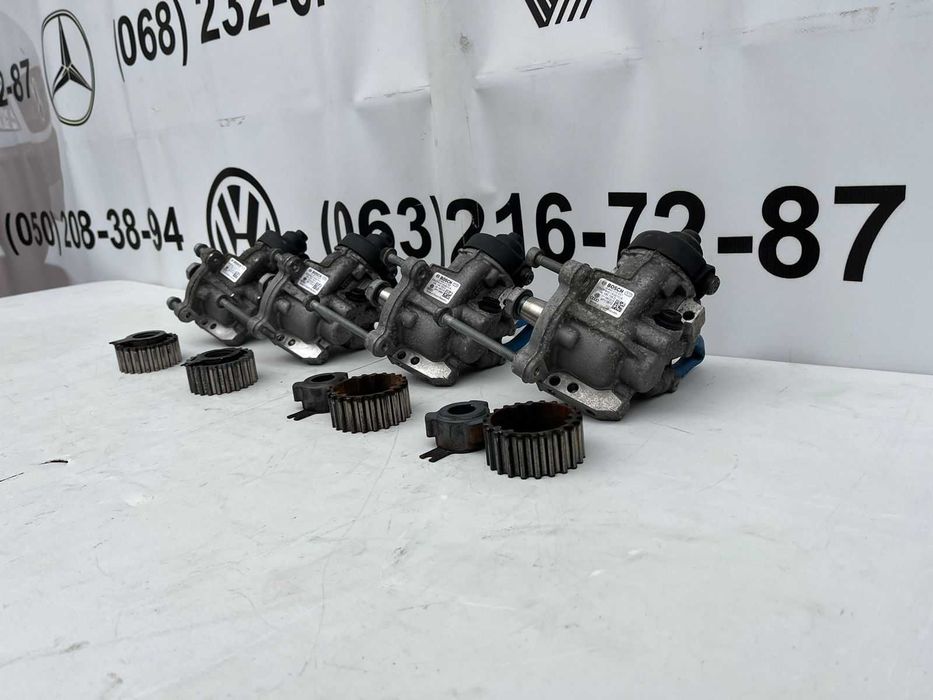 VW GOLF VII 7 1.6 TDI ТНВД , Паливний насос 04L130755D Bosh