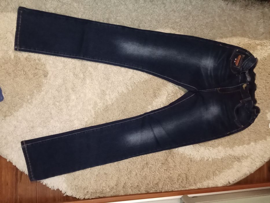 Джинси р.29.            .