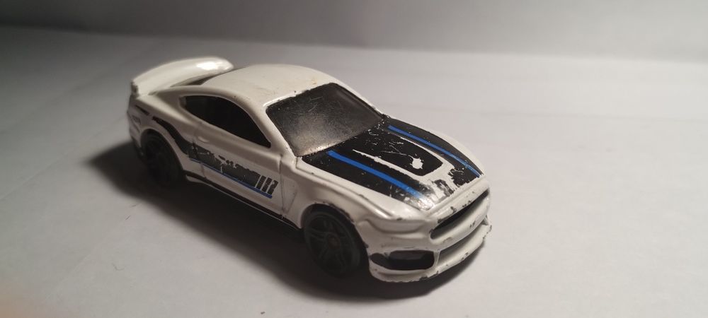 Hot Wheels Ford Shelby GT350R — Трековий Мустанг (Є нюанси)