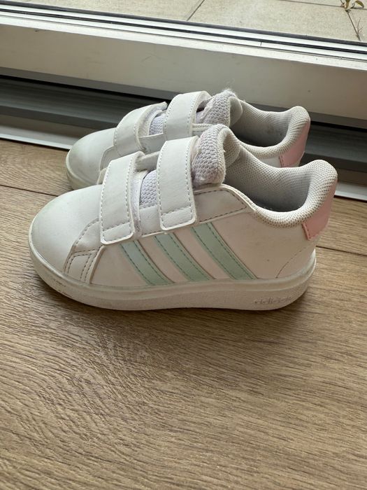 Кросівки Adidas для дівчинки 23 розмір