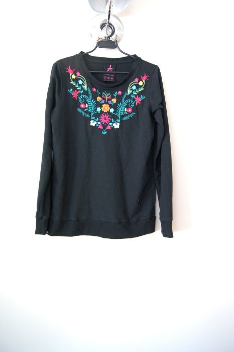 atmosphere czarna długa bluza słowiańska kwiecista w kwiaty prosta 36S