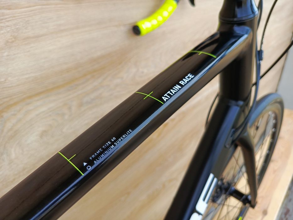 Rower szosowy Cube Attain Race Disc Shimano Tiagra r.60  stan idealny