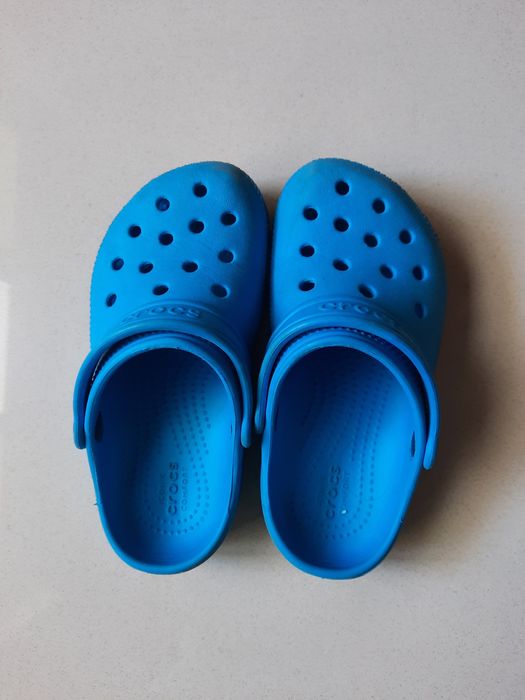Crocs azuis tamanho 28-29