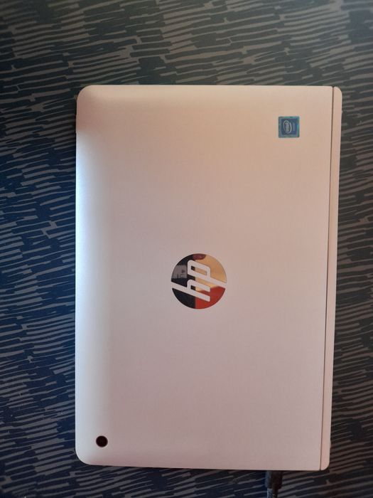 **HP x2 Detachable 10-p000 | Portátil e Tablet 2-em-1 | sem bateria**