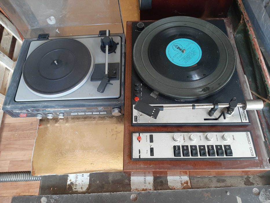 Радянські програвачи ретро