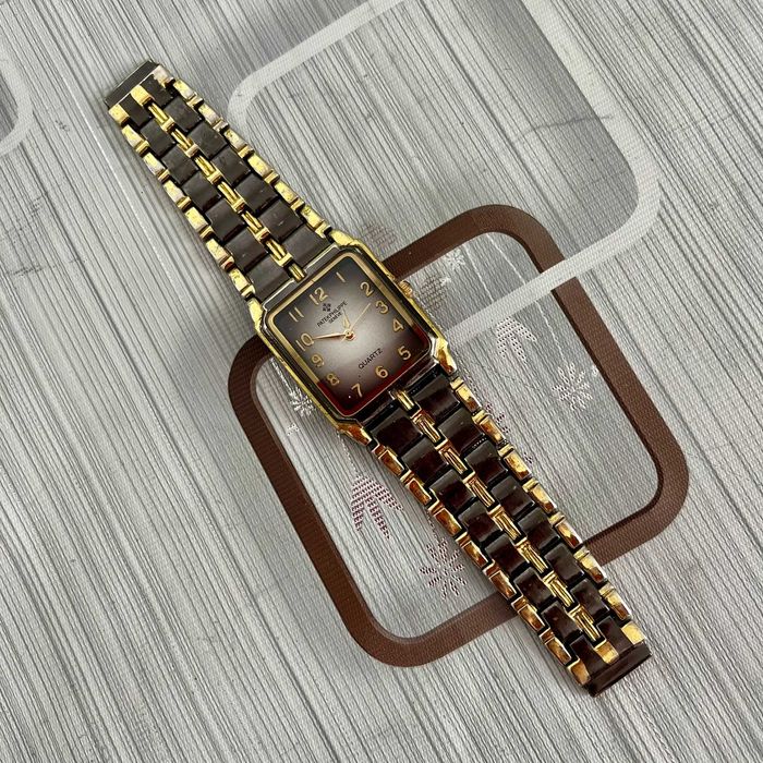 Годинник наручний,кварцовий.