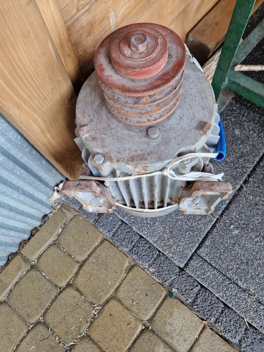 Silnik elektryczny 5,5 kw uszkodzony