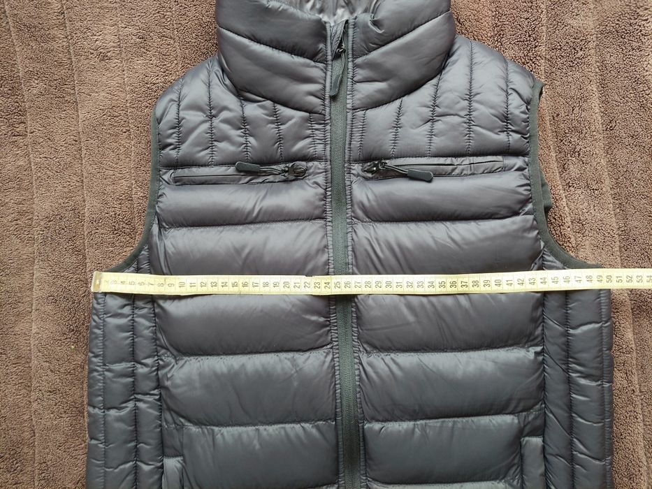 Жилетка безрукавка фірми Poolman оригінал 

Розмір по бірці: S

Вага: