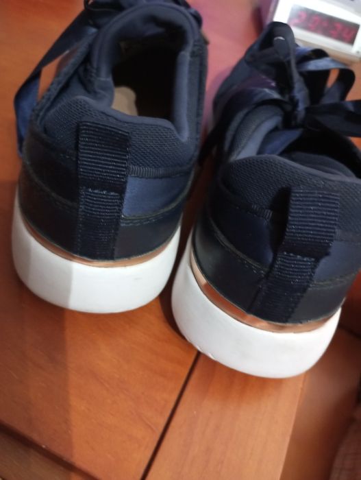 Sapatilhas de tom azul Stradivarius