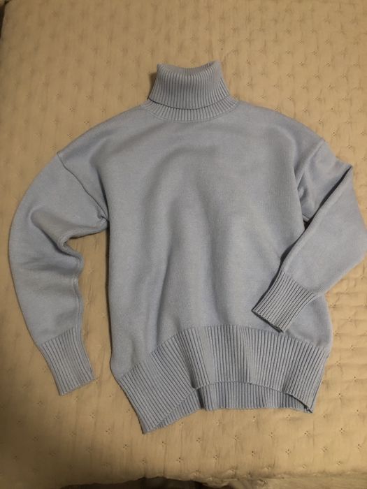 Sweter niebeski