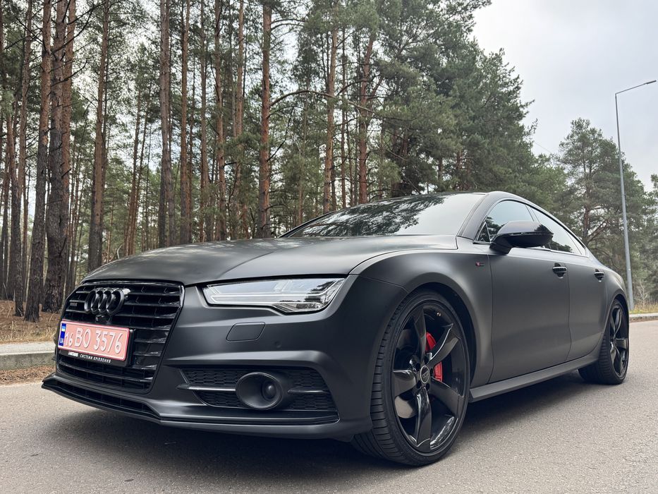Пропоную в продаж свіжу Audi A-7 55 BITDI  Европа Модель 2016 рік продаж з салону ! Авто в дуже топовий спорт комплектації на спорт S-7 сидіння ! В гарному технічному стані! Колеса на R-21 дисках ! Спорт руль в карбоні ! Інтерʼєр салона виготовлений на рояльному шпону від «YAMAHA “
Авто обклеєна в матову захисну плівку , що придає автомобілю індивідуального виду ! В управлінні має спортивний характер з потужністю близько до 400 л/с !Що це і як це не можливо передати поки не будеш за кермом цієї машини! Авто з рідним пробігом ! Мотор та турбіни сухі працюють ідеально!! Авто обслуговувана і соромно не буде , без пробігу по Україні. Вже поставили на перший облік Якщо пропонувати обмін то можливо на великий повнопривідний авто ! Ціна в обін як у всіх вище +-40000$
