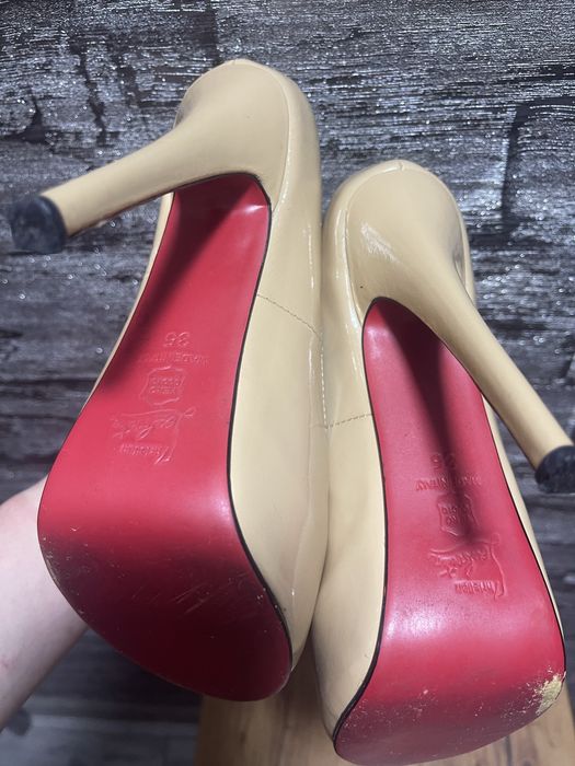 Туфлі Лабутени, на високих каблуках