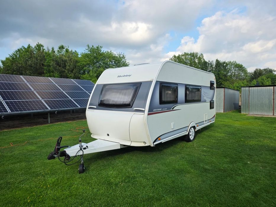 Hobby Ontour 470 KMF salon Polska, piętrowe łóżka, oddzielna jadalnia i sypilania  Salon Polska przyczepa idealna dla rodziny z dziećmi