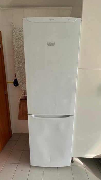 Frigorífico Combinado Hotpoint Ariston A+ No-Frost pouco uso