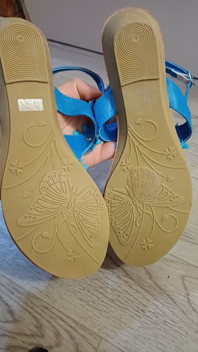 Продам нові літні босоніжки