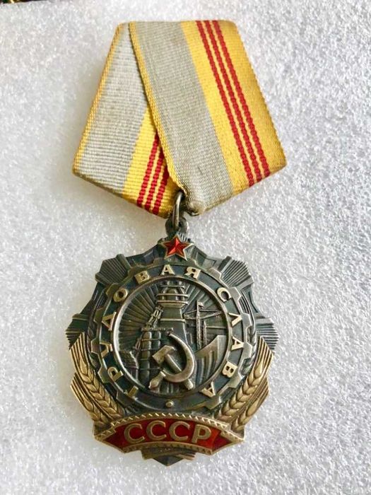 Order Chwały Pracy srebra 36,03 g. Srebrny. Oryginalny