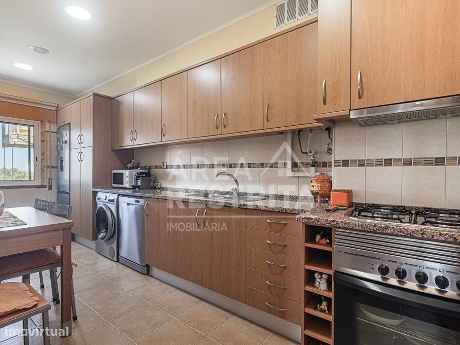 Renovated T2 Apartment in Cruz de Pau